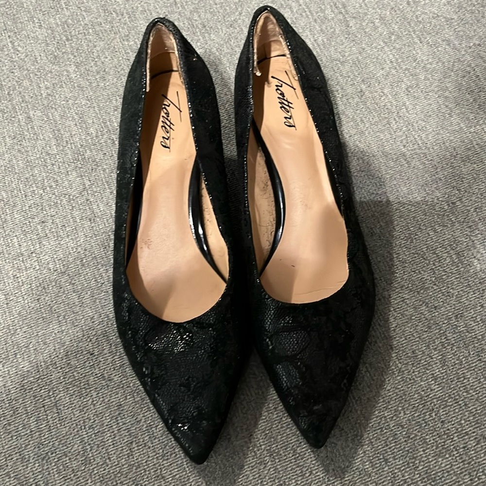 Trotters kitten heeled shoes